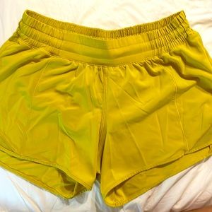 Lululemon Hotty Hot short- size 8 4 inch length